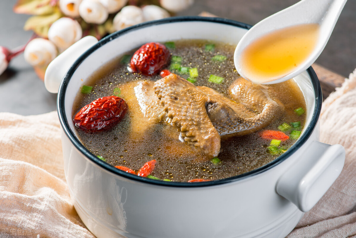 鸽子汤的正确做法，掌握这个技巧，汤浓味鲜，好喝无腥味 - 哔哩哔哩