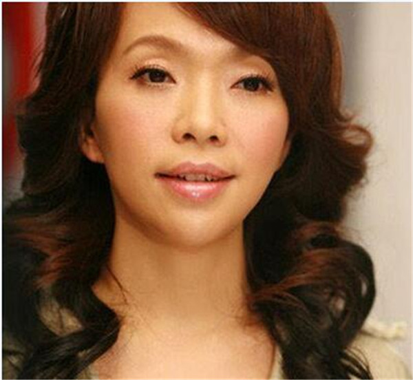 47岁歌手陈明嫁给日本富商 大学就读机械热处