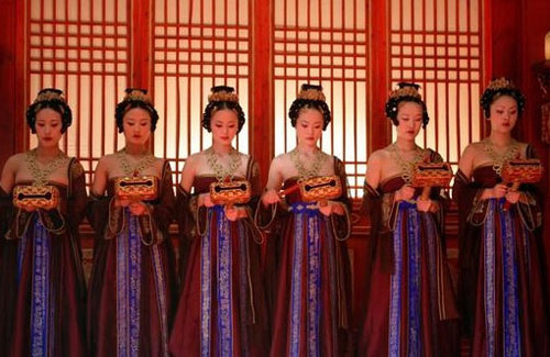 清宫秘史:康熙皇帝的后妃因何暴毙之谜 孝诚皇后孝昭皇后相继去世