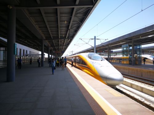 中国首条丝路高铁将开通引关注