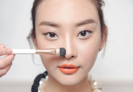 想拥有挺翘的鼻子 辣妈Angelababy教你自然鼻影法 想拥有挺翘的鼻子 辣妈Angelababy教你自然鼻影法