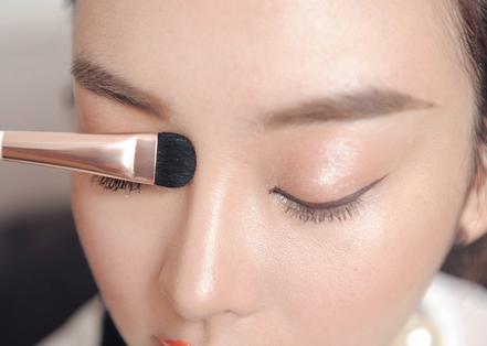 想拥有挺翘的鼻子 辣妈Angelababy教你自然鼻影法 想拥有挺翘的鼻子 辣妈Angelababy教你自然鼻影法