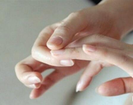手指穴位养生法 经常按摩手指治病防病