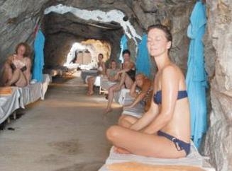 奥地利神秘洞穴可治疗疾病,每年上万人慕名造访(1)