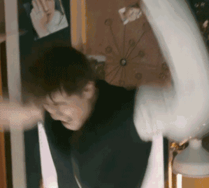 男子受多次家暴还被逼下跪 借钱凑20万只为求离婚