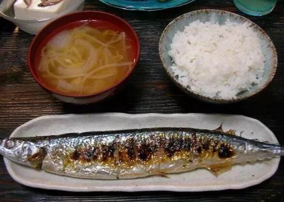 日本遭遇秋刀鱼荒 日本人可能没法拿它配味噌