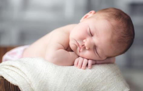 宝宝睡觉背部出汗多 或是这几种原因造成的|宝宝|睡觉-育儿·BAIZHI-川北在线