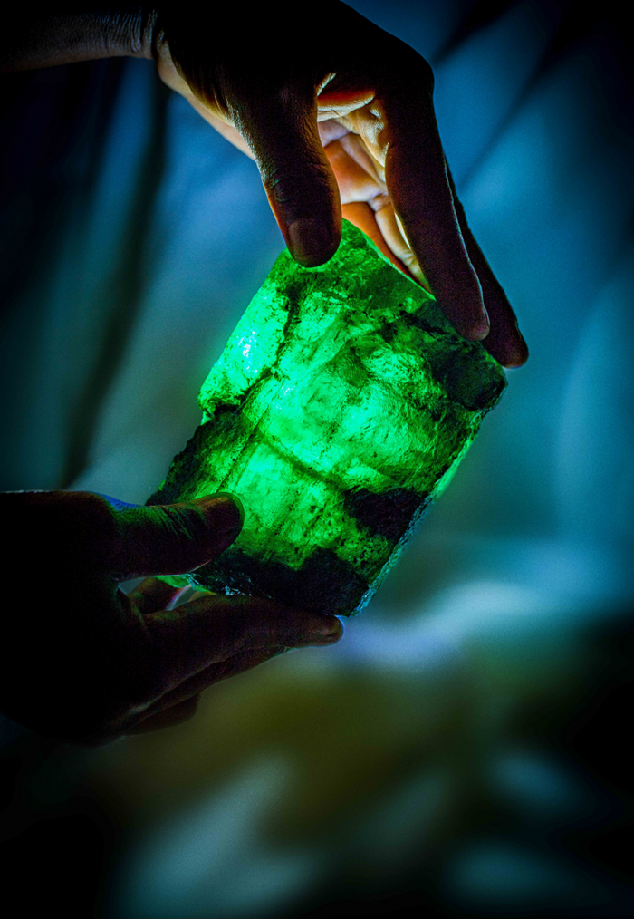 赞比亚祖母绿宝石起价1770万 是世界最大库里