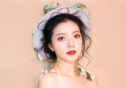 夏季什么妆容最流行?5款元气妆容别错过