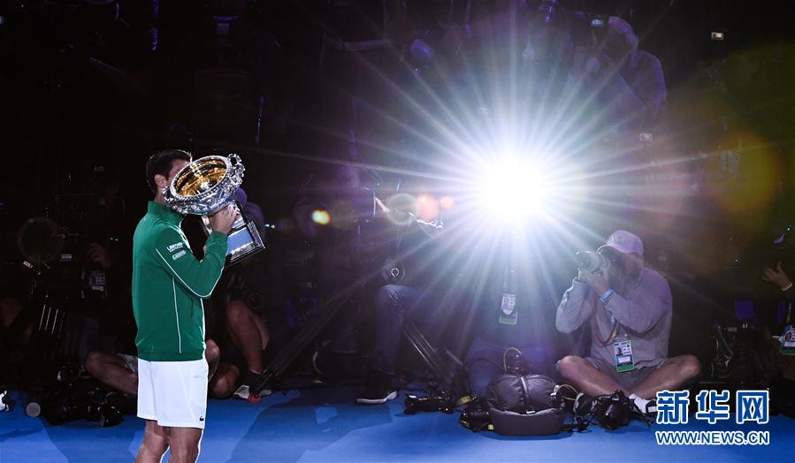澳网-德约科维奇夺八冠王 摘个人大满贯第17冠