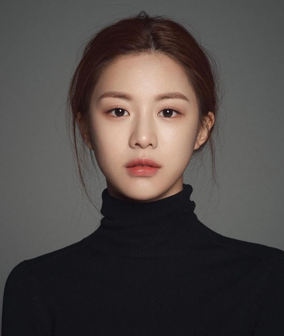被选为韩国演艺界最美美人的IU，出道前因鼻子自卑，差点去整容_整形_审美_魅力