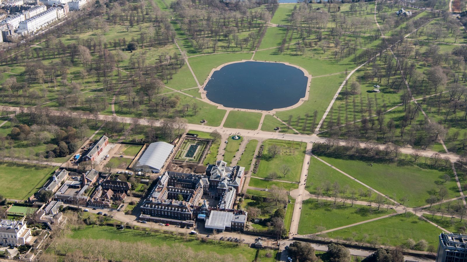肯辛顿花园(天空新闻网)