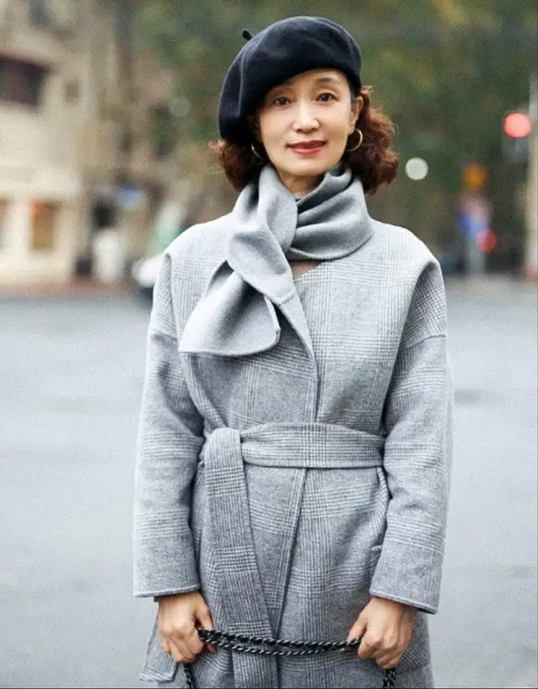 今冬必穿灰色大衣，气质显贵+时髦升级！_凤凰网