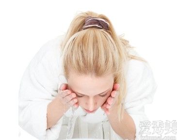 怎么消除鼻子两侧的脂肪粒