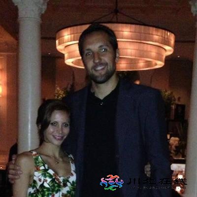 安德森悼念去世女友:她在我心中是最美