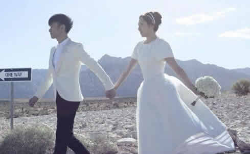 ž޻ŮLorraine LorraineӢѩϱƬ