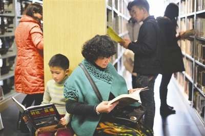 四川省图书馆新馆昨开馆 首日接待读者超1.3万人次
