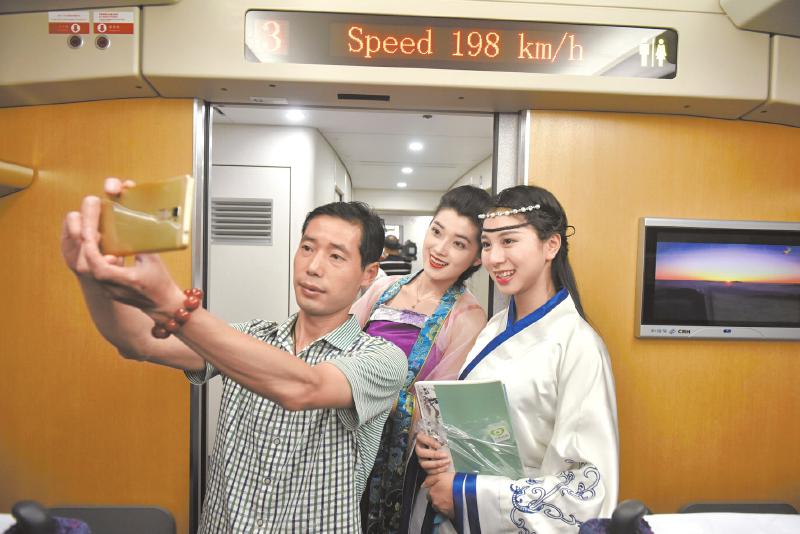 兰渝铁路动车开跑 乘客提前感受广元阆中汉唐文化