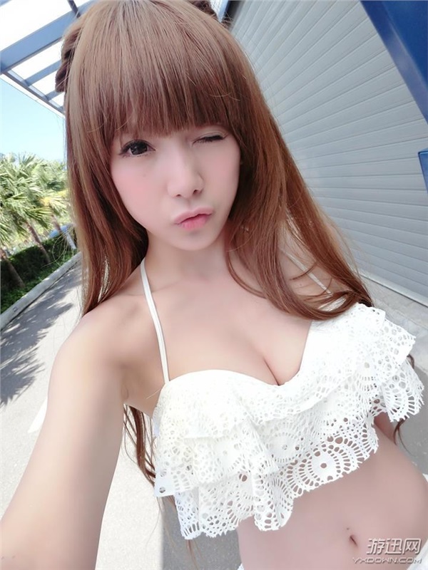 台湾女主播美美惹人爱 土豪“干爹”匿名送PS4