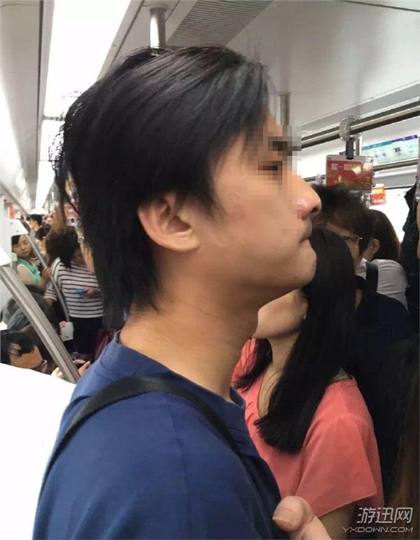 上海地铁惊现痴汉 被骚扰女子经提醒仍沉默