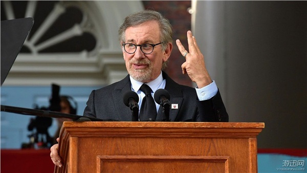 毕业致辞哪家强?盘点外国明星们的毕业典礼致辞