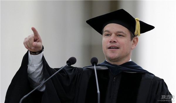 毕业致辞哪家强?盘点外国明星们的毕业典礼致辞