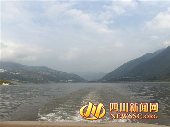 “坐船游湖品葡萄,我把汉源带回家” 汉源县第二届葡萄采摘季开采了