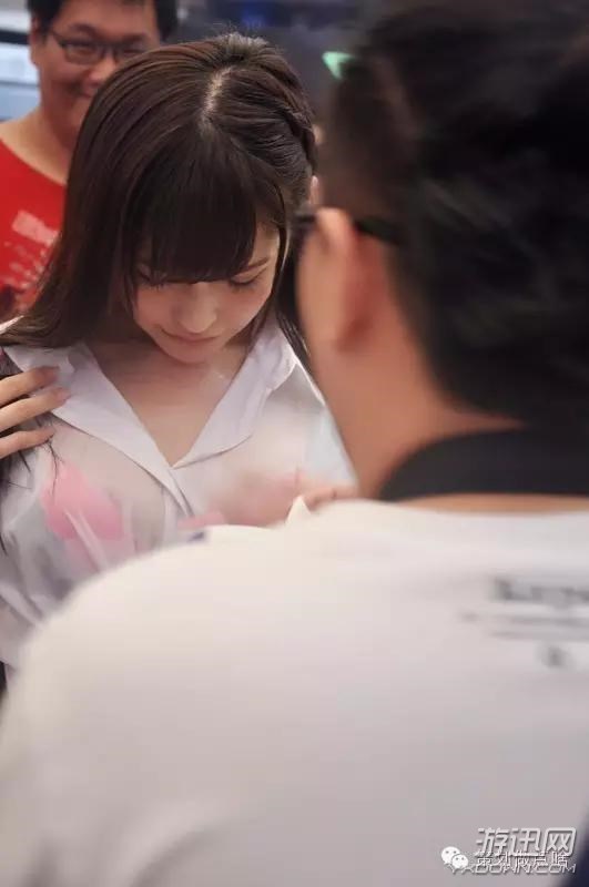 CJ֡ʪͼ߹⣬һСľ͡ʪ