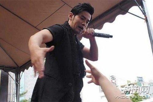 周杰伦谈怎么在LOL中证明自己 自曝最晚玩到早上6点 周杰伦谈怎么在LOL中证明自己 自曝最晚玩到早上6点