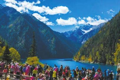 九寨沟峨眉山首日未见拥挤