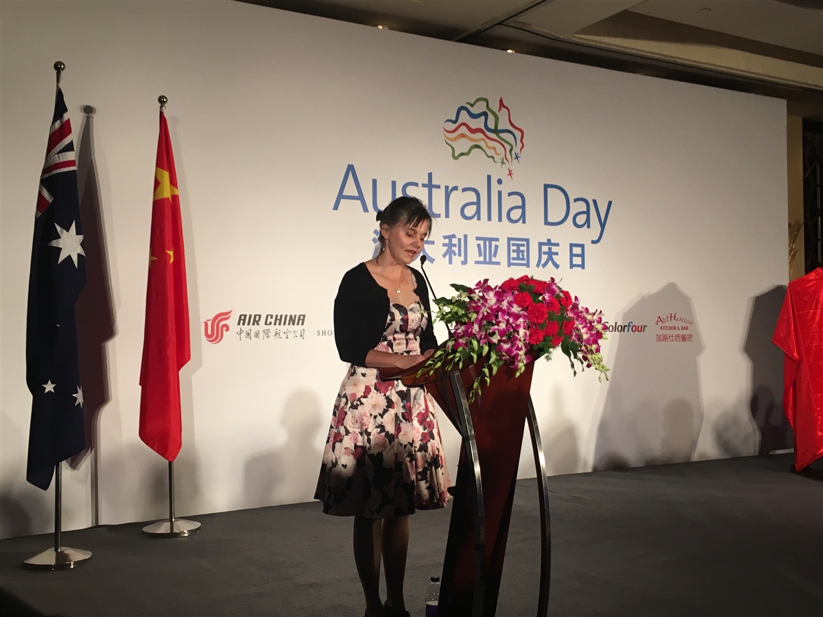 首任澳大利亚驻成都总领事离任 她的行李箱装了什么四川特产?