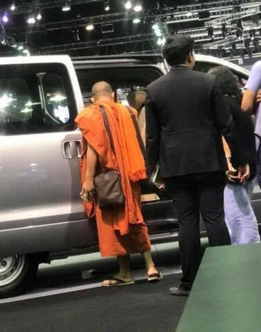 ̩ɮ˴ŮѿչֹͼƬع ̩ɮΪʲôŮ